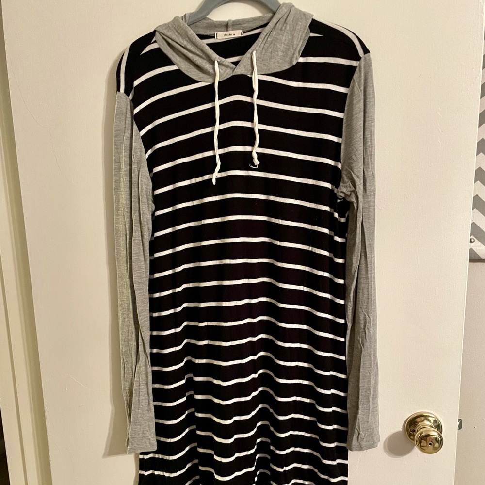 Mon Ami black and white stripe tunic top w hood Large